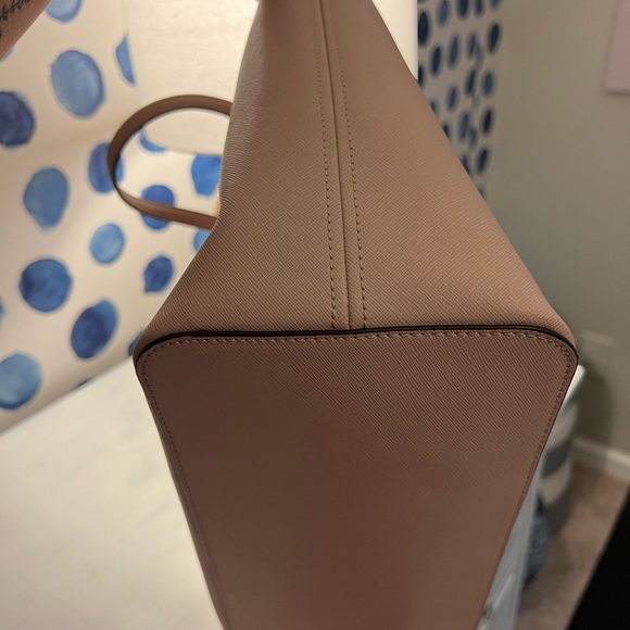 Micheal Kors Baby Soft pink large tote with gold hardware zipper - Picture 8 of 14